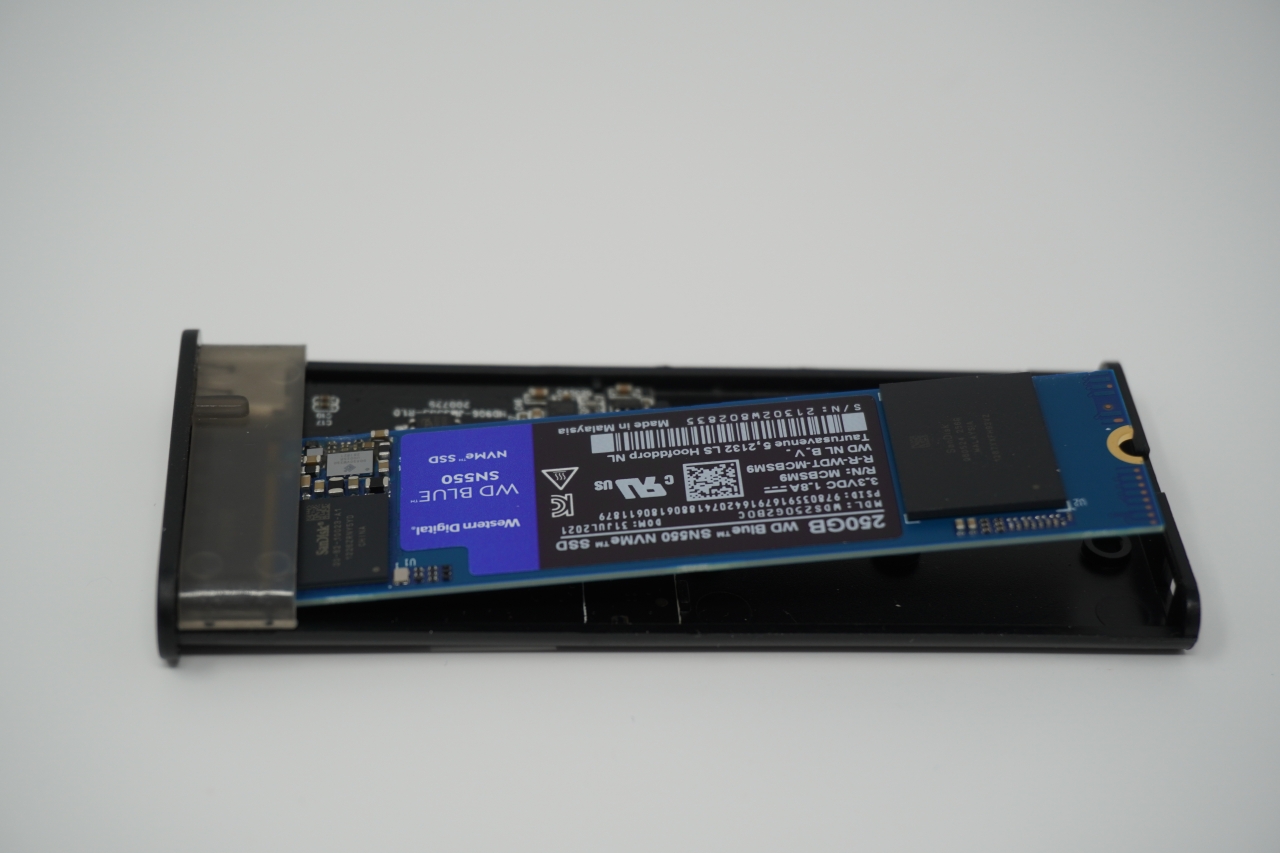 Mokin M.2 NVMe to USB Adapter with Western Digital 250GB WD Blue SN550 Drive under Linux